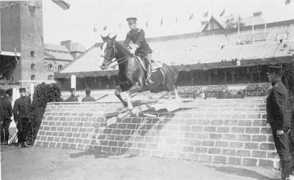 Guy Henry - Showjumping